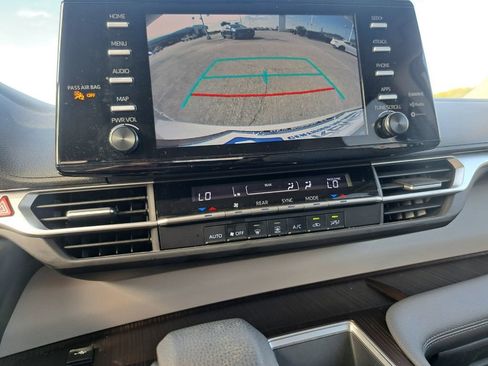 Used 2023 Toyota Sienna LE image 11