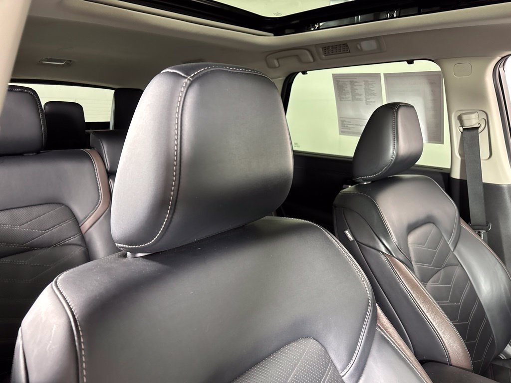 Used 2023 Nissan Pathfinder Platinum w/ Cargo Package AWD/4WD image 7
