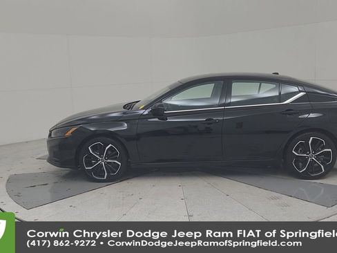 Used 2025 Nissan Altima 2.5 SR image 10