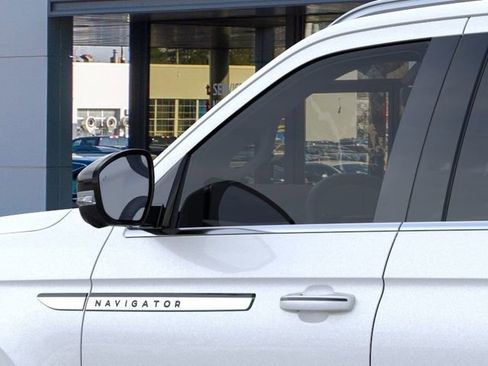 New 2026 Lincoln Navigator Premiere AWD/4WD image 22