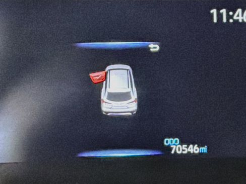 Used 2022 Toyota Corolla Cross XLE AWD/4WD image 18