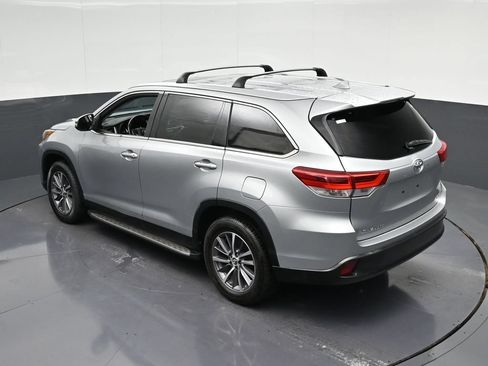 Used 2019 Toyota Highlander XLE FWD image 17