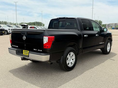 Used 2018 Nissan Titan SV AWD/4WD image 6