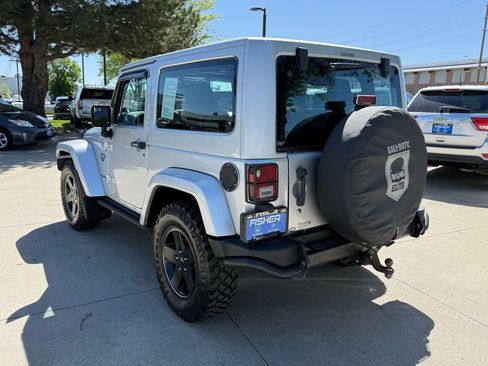Used 2012 Jeep Wrangler Rubicon AWD/4WD image 6