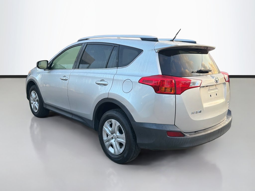 Used 2015 Toyota RAV4 LE AWD/4WD image 5