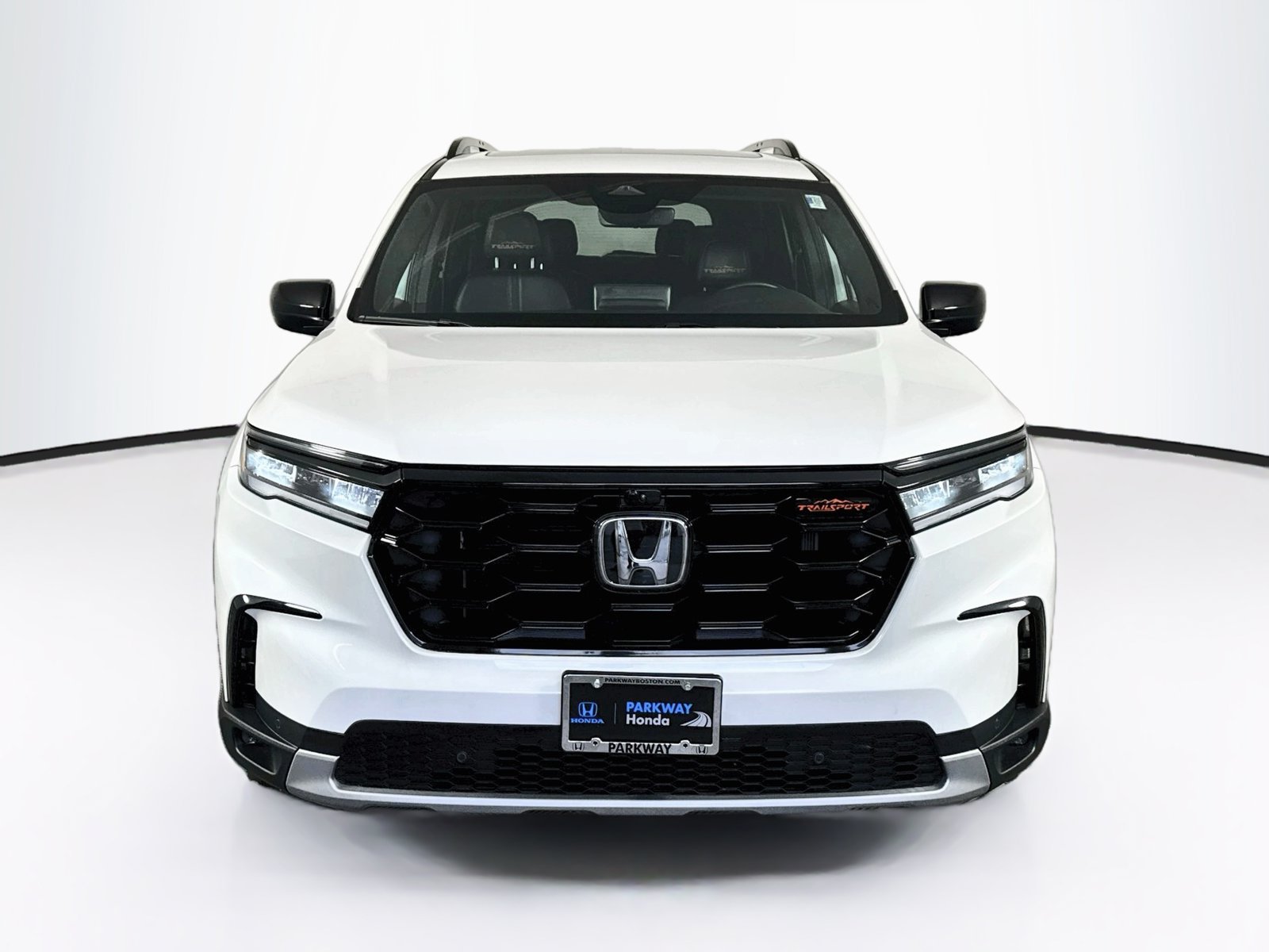 Used 2025 Honda Pilot TrailSport image 2