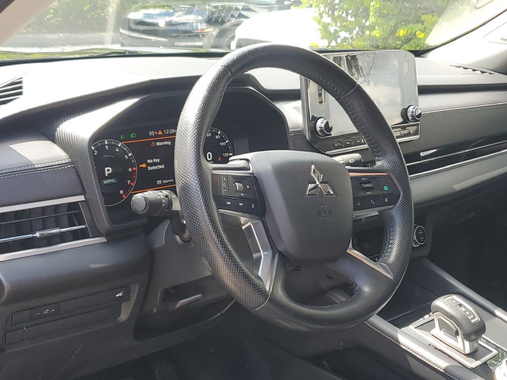 Used 2024 Mitsubishi Outlander SE FWD image 23