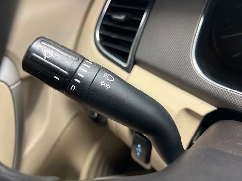 Used 2019 Ford Taurus SE FWD image 20
