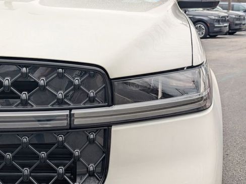 New 2026 Lincoln Navigator Reserve w/ Jet Appearance Package AWD/4WD image 9