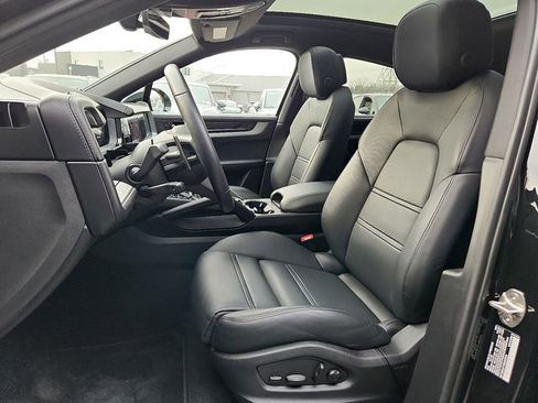 Certified 2024 Porsche Cayenne Coupe image 16