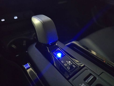Used 2024 Toyota Prius LE FWD image 36