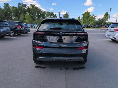Used 2022 Chevrolet Bolt EUV Premier w/ Sun & Sound Package FWD image 6