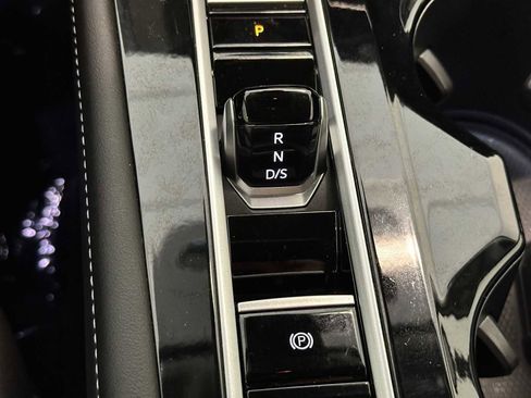 Used 2024 Volkswagen Atlas SE w/ Black Wheel Package AWD/4WD image 16