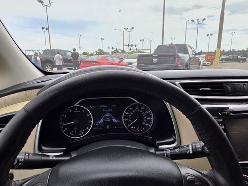 Used 2021 Nissan Murano SV FWD image 22