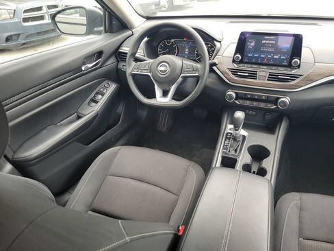 Used 2025 Nissan Altima 2.5 SV FWD image 13