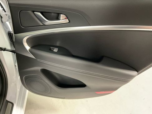 Used 2025 Genesis G70 2.5T image 15