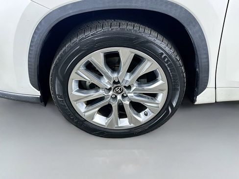 Used 2021 Toyota Highlander Limited FWD image 8