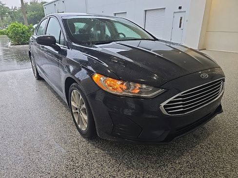 Used 2020 Ford Fusion SE FWD image 2