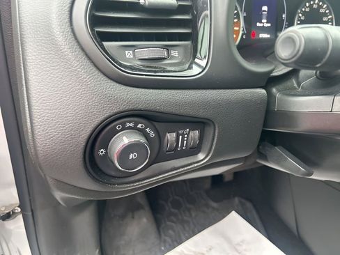 Used 2018 Jeep Renegade Altitude image 20