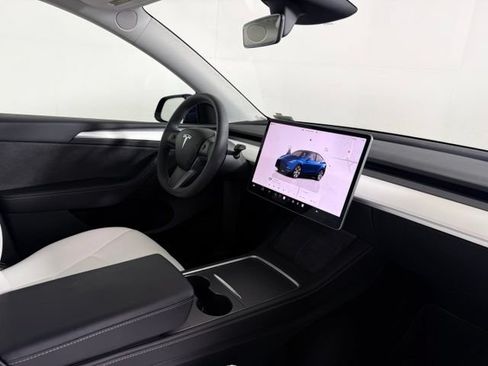 Used 2023 Tesla Model Y Long Range AWD/4WD image 18