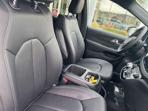 New 2026 Chrysler Voyager LX FWD image 9
