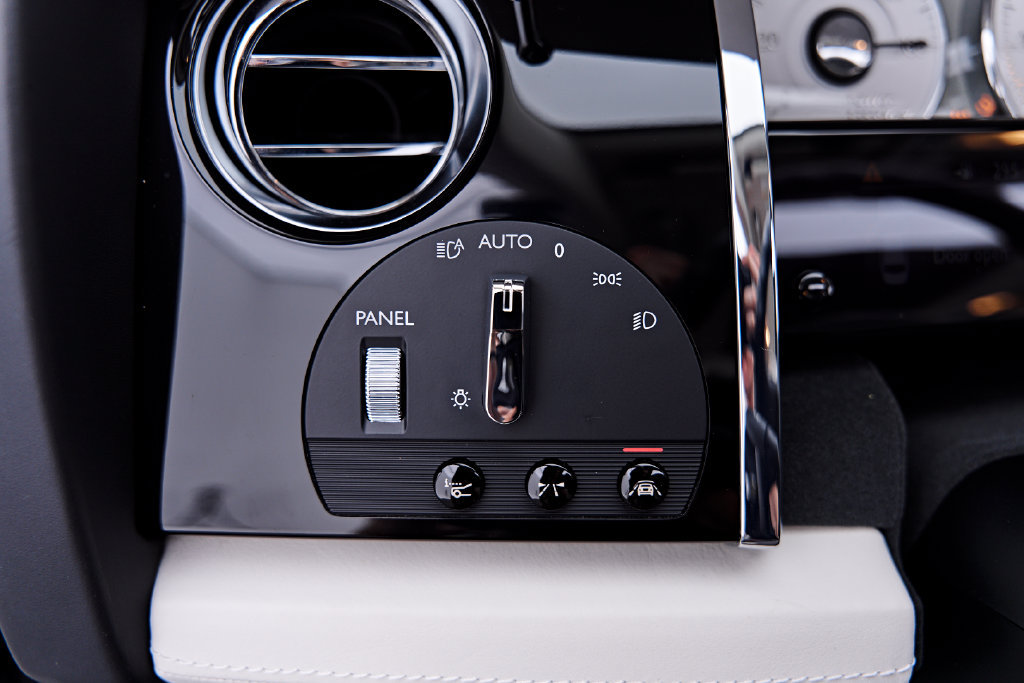 Used 2016 Rolls-Royce Ghost RWD image 65