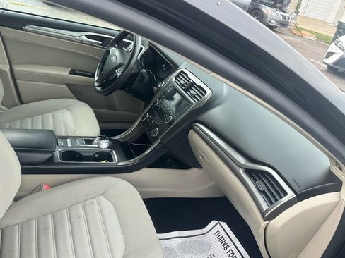 Used 2018 Ford Fusion SE image 16