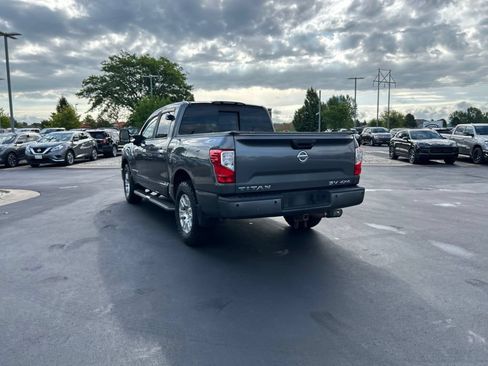 Used 2017 Nissan Titan SV AWD/4WD image 9
