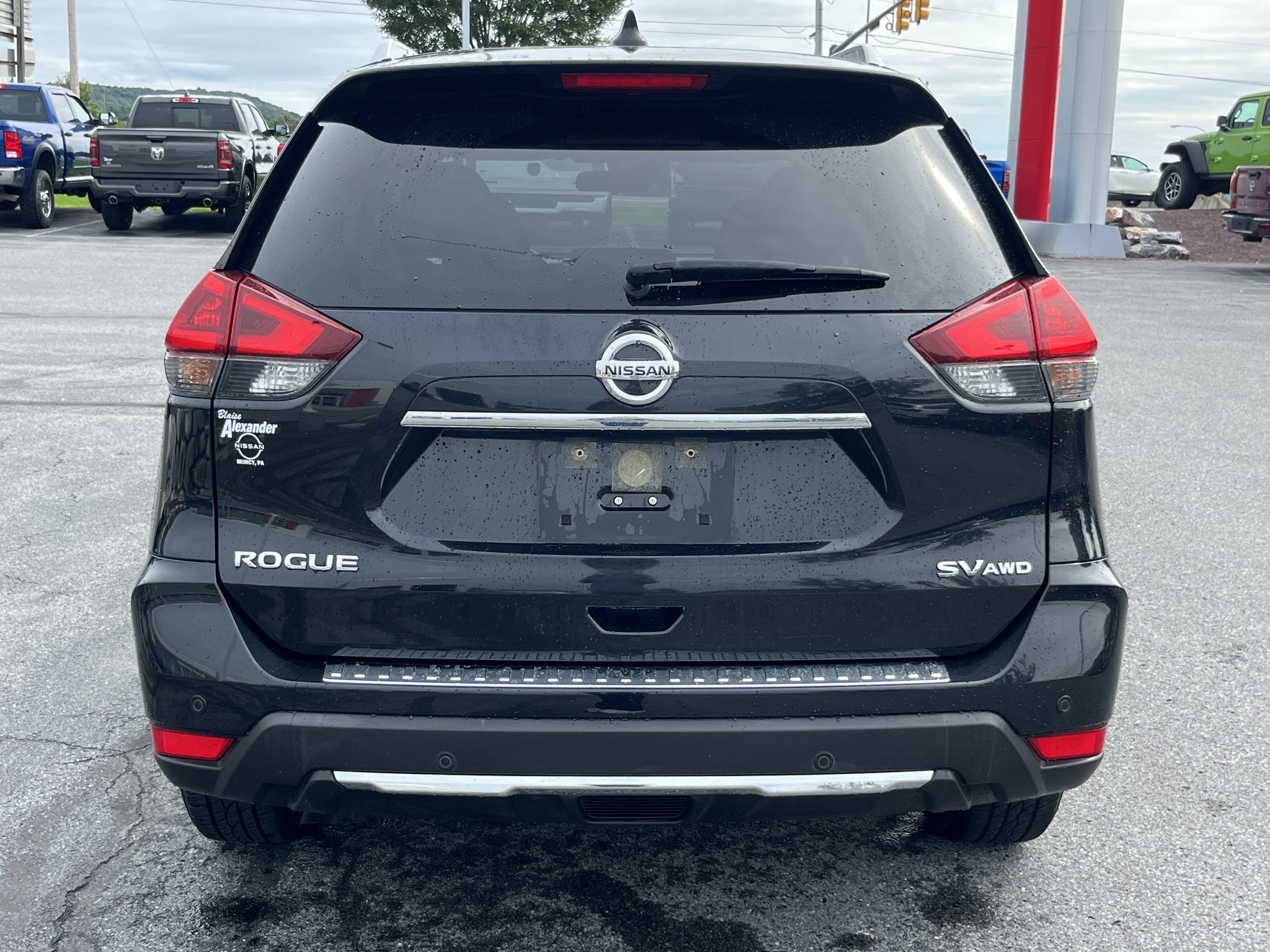 Used 2019 Nissan Rogue SV w/ Premium Package AWD/4WD image 6