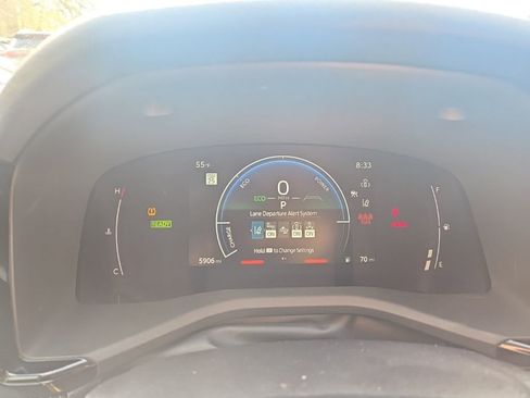 Used 2025 Toyota Camry SE w/ Convenience Package image 15