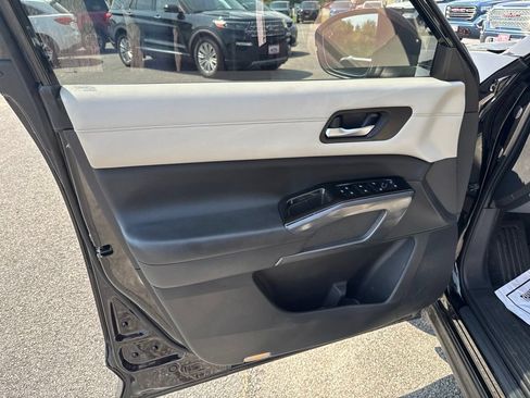 Used 2022 Nissan Pathfinder SL AWD/4WD image 22