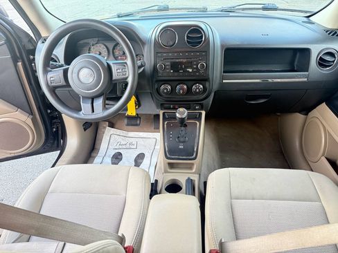 Used 2014 Jeep Patriot Sport w/ Power Value Group AWD/4WD image 9