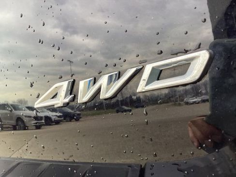 Used 2022 Ford Explorer XLT w/ Equipment Group 202A image 19