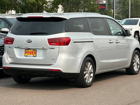 Used 2019 Kia Sedona EX FWD image 4