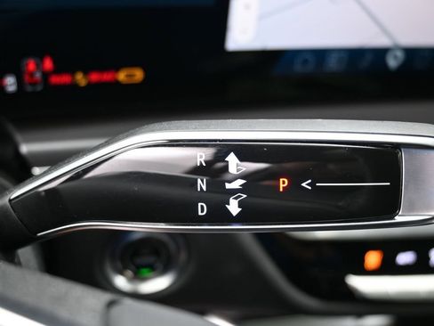 Used 2024 Cadillac Lyriq Tech RWD image 21