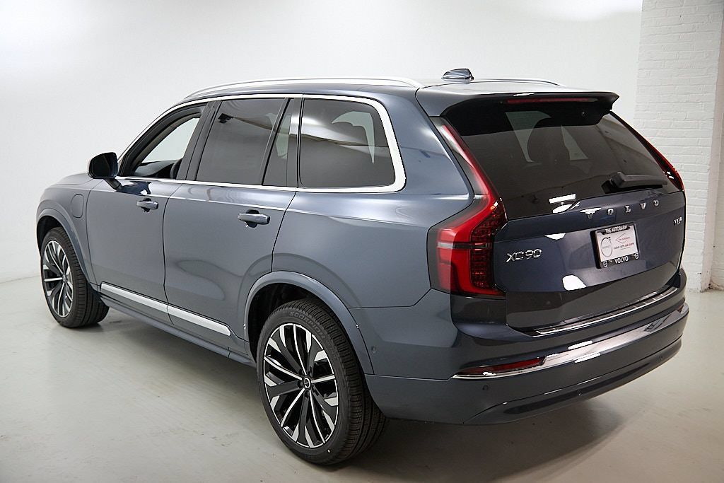 New 2026 Volvo XC90 T8 Plus w/ Protection Package AWD/4WD image 8