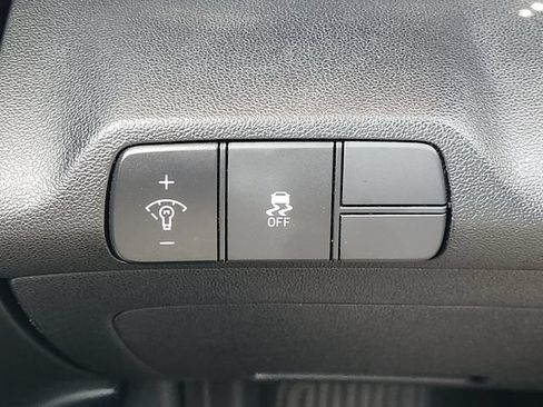 Used 2025 Hyundai Elantra Limited FWD image 23