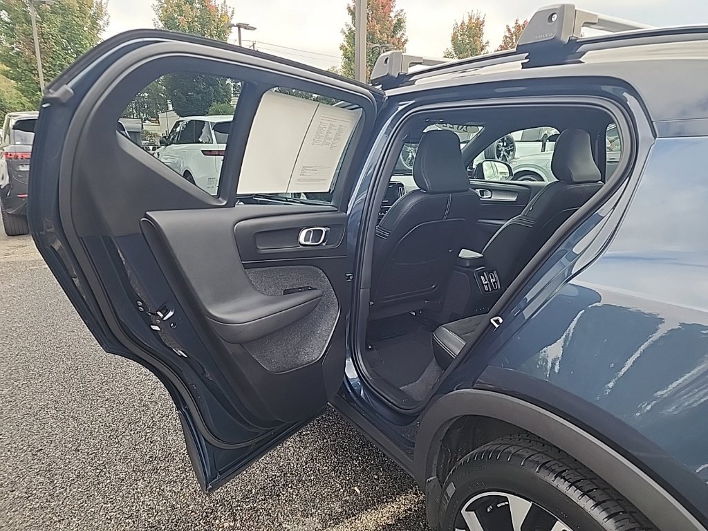 Used 2022 Volvo XC40 T5 R-Design w/ Advanced Package AWD/4WD image 15