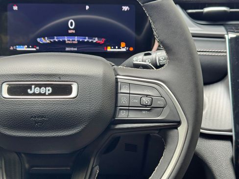 Used 2024 Jeep Grand Cherokee L Altitude AWD/4WD image 20