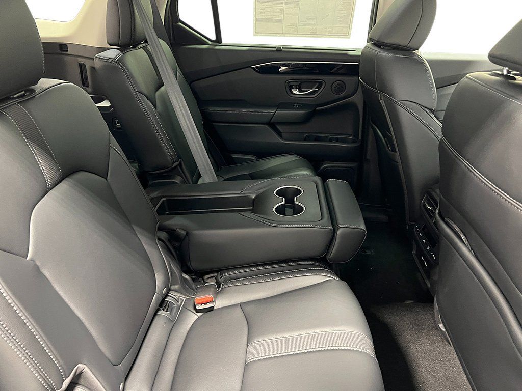 Used 2025 Honda Pilot EX-L image 37