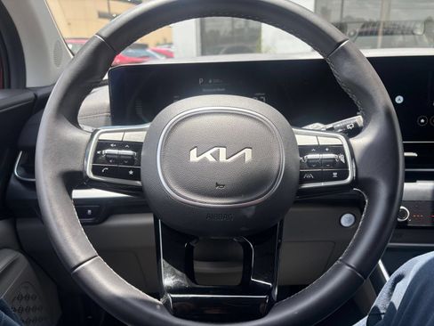 Used 2026 Kia Carnival FWD image 29