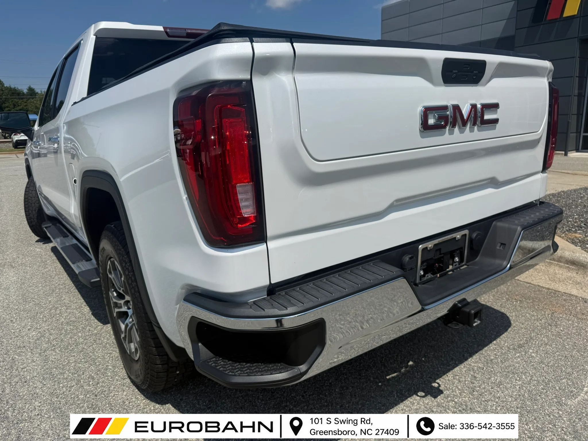 Used 2021 GMC Sierra 1500 SLT RWD image 3