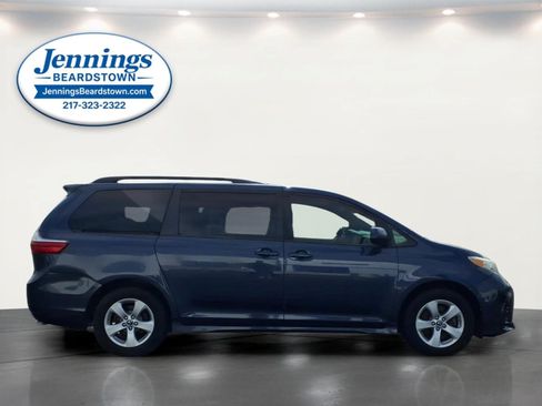 Used 2018 Toyota Sienna LE FWD image 28