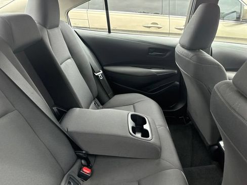 Used 2025 Toyota Corolla LE FWD image 5