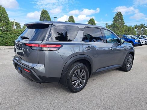 Used 2023 Nissan Pathfinder S image 7