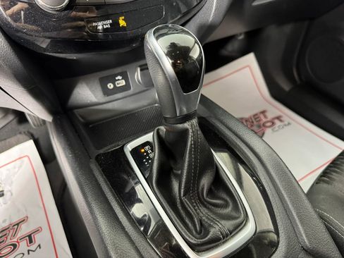 Used 2020 Nissan Rogue SV image 22