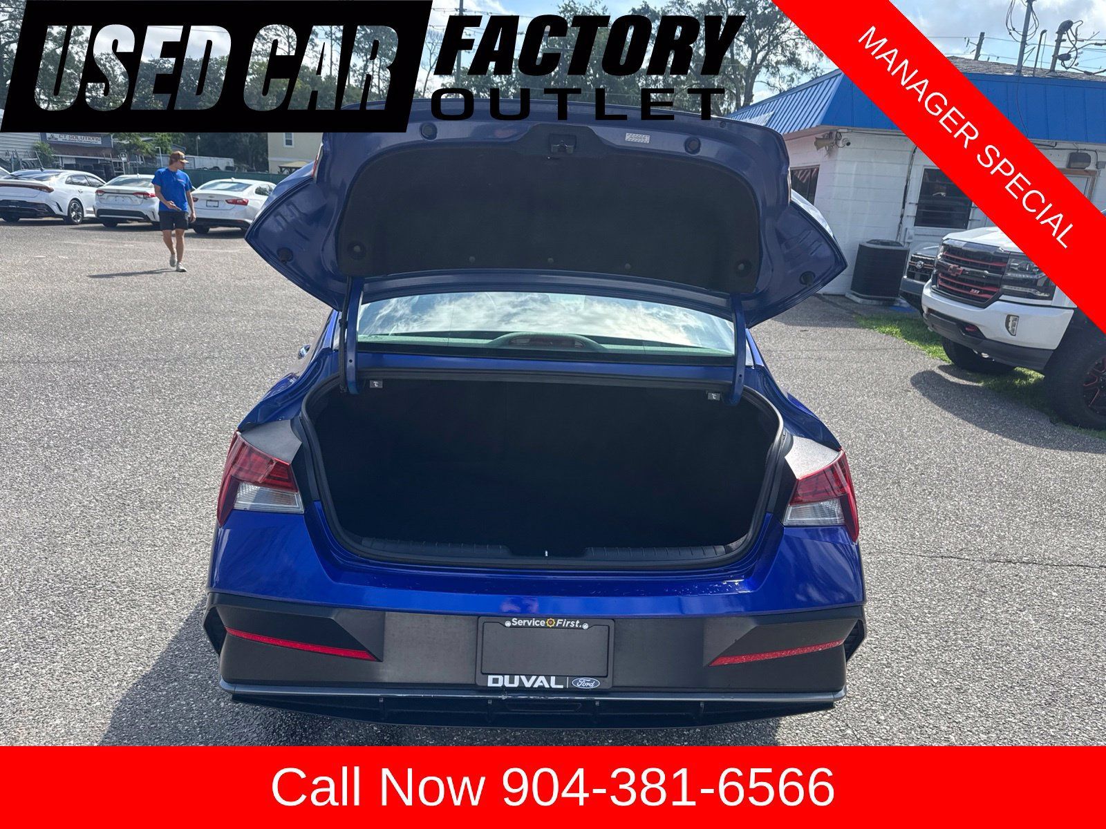 Used 2025 Hyundai Elantra SEL FWD image 8
