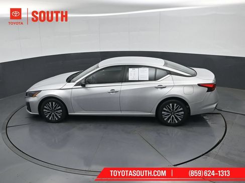 Used 2024 Nissan Altima 2.5 SV AWD/4WD image 46