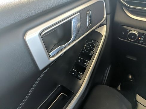 Used 2021 Ford Explorer XLT w/ Equipment Group 202A image 24