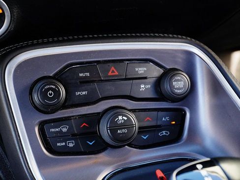 Used 2019 Dodge Challenger SXT RWD image 19